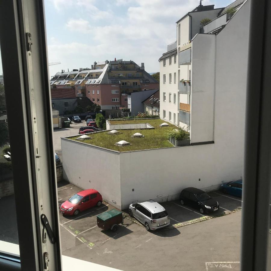 Lg Nicely Apartment Korneuburg Exterior photo
