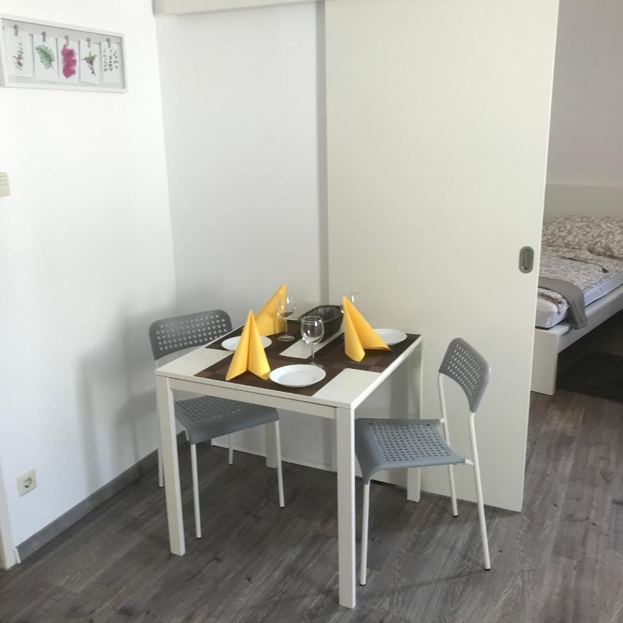 Lg Nicely Apartment Korneuburg Exterior photo